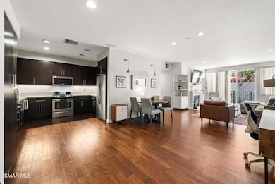 10878 Bloomfield St unit 107, Toluca Lake, CA 91602 - photo 2