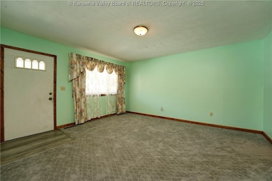 305 W Fir St, Eleanor, WV 25070 - photo 5