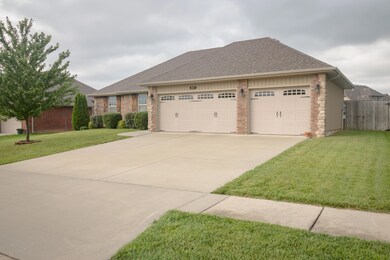 813 E Roubidoux St, Nixa, MO 65714 - photo 4