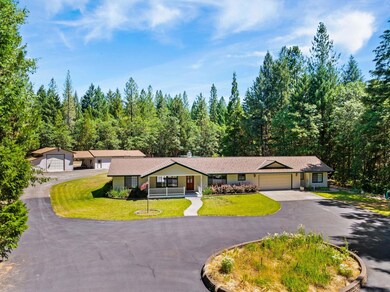 2075 Azalea Dr, Grants Pass, OR 97526 - photo 3