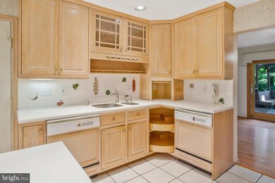 5022 Ten Mills Rd, Columbia, MD 21044 - photo 4