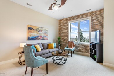 29 E 6th St, Holland, MI 49423-18
