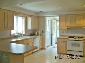 KITCHEN ON 810 SIDE