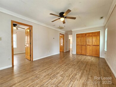 922 S Meeting St, Statesville, NC 28677 - photo 4