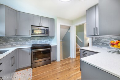 813 Menominee Dr, Lake In the Hills, IL 60156 - photo 4