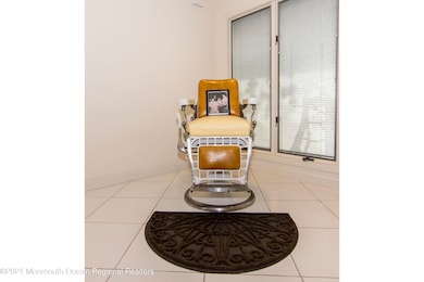 91 Pershing Barber Chair