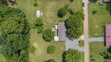 201 Sigmon Rd, Statesville, NC 28677 - photo 4