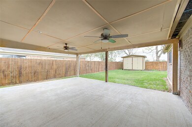 512 Linda Ln, Alvin, TX 77511 - photo 4