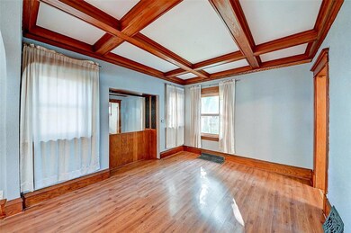 Gorgeous dining room.