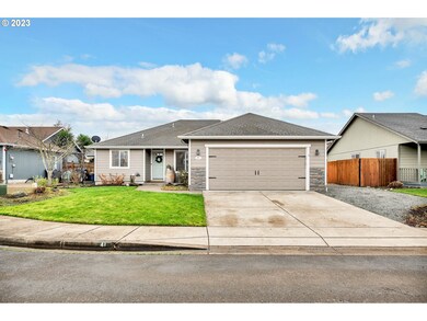 41 Sandalwood Loop, Creswell, OR 97426 - photo 2