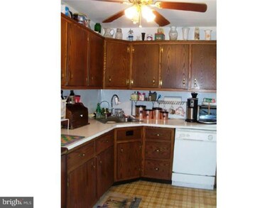 585 Manatawny St, Pottstown, PA 19464 - photo 6