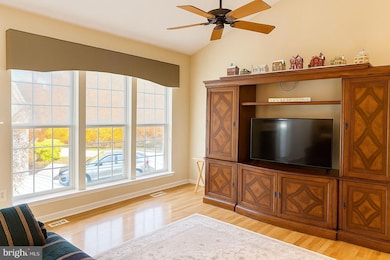 12165 Eddystone Ct, Woodbridge, VA 22192 - photo 4