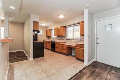 006-photo-dining-room-7487002