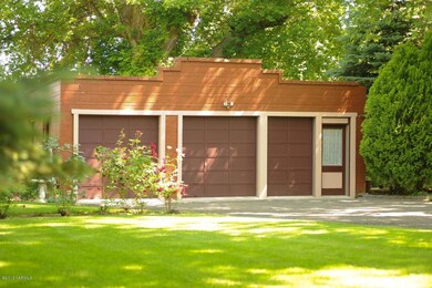 Detached Garage and Shop