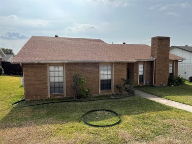 1810 Red Oak Ln, Carrollton, TX 75007 - photo 2