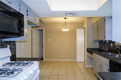 308 Golden Oaks Dr, Georgetown, TX 78628 - photo 3