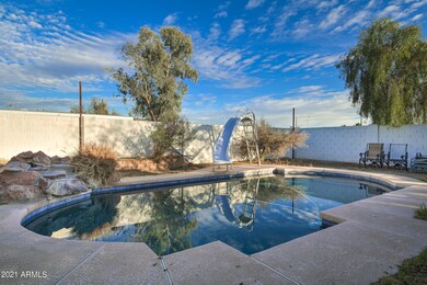2069 W Greasewood St-35