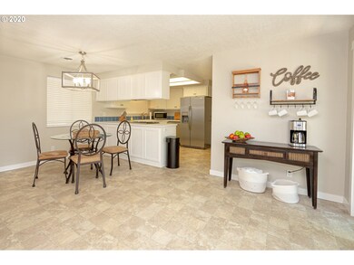 790 Fair Oaks Dr, Eugene, OR 97401 - photo 5