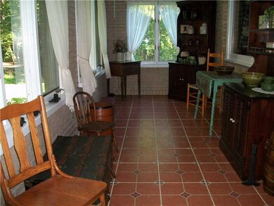 Entry/Foyer.