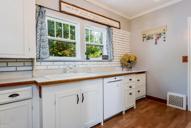 2067 Knapp St NE, Grand Rapids, MI 49505 - photo 4