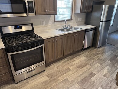 2449 Maple Dr unit 151, Kawkawlin, MI 48631 - photo 2