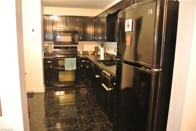APPLIANCES TO CONVEY. MICROWAVE, REFRIGERATOR AND DOUBLE OVEN