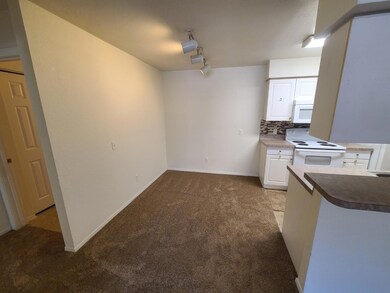 36320 Stonewood Ln unit 101, Zephyrhills, FL 33541 - photo 5