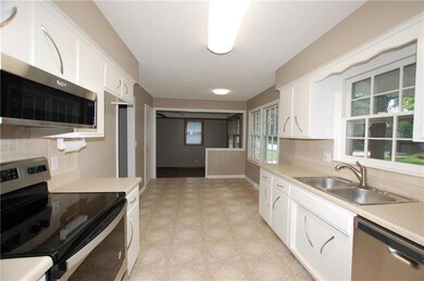 7119 Cody St, Shawnee, KS 66203 - photo 4