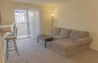 03-Lvg Rm, Alternate View