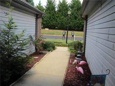 1022 Cobbs Glen Dr, Anderson, SC 29621 - photo 2