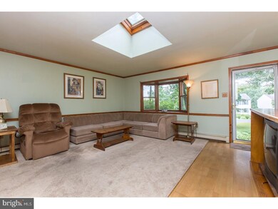 211 Pleasantview Ave, Schwenksville, PA 19473 - photo 4