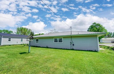 811 Hazel St, Auburn, IN 46706 - photo 2