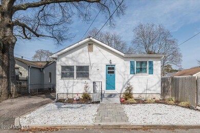 05-213WArverneAve0005