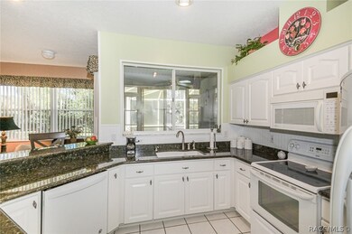 UPGRADED
WOOD CABINETS WITH GRANITE COUNTER TOPS