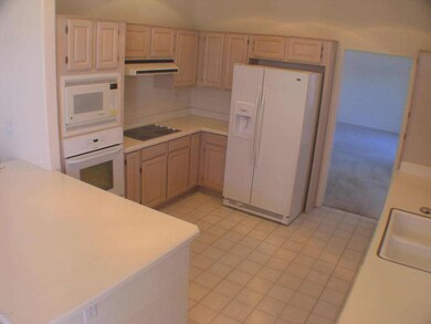 Kitchen - appliances Included