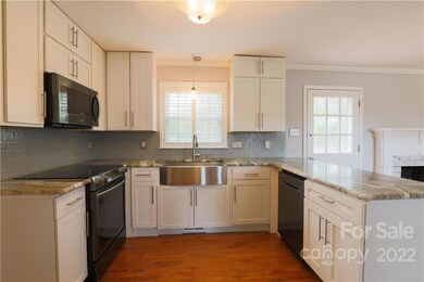 134 E Meadowview Dr, Statesville, NC 28625 - photo 5