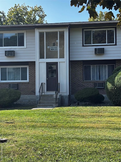 804 Parr Meadow Dr, Newburgh, NY 12550 - photo 2