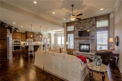 9645 Carbondale St, Lenexa, KS 66227 - photo 4