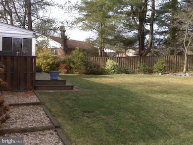 10704 Almond St, Fairfax, VA 22032 - photo 5