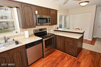 12213 Folkstone Dr, Herndon, VA 20171 - photo 5