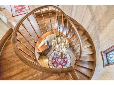 Entry/Foyer.