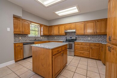 202 Edgehill Rd, Joshua, TX 76058 - photo 7