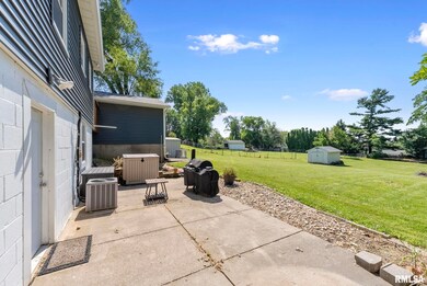 2705 W 47th St, Davenport, IA 52806 - photo 7