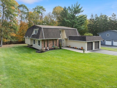 107 Tennyson Dr, Nanuet, NY 10954 - photo 2