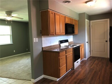 2215 W Alpine Cir, Siloam Springs, AR 72761 - photo 4