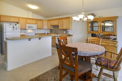 Kitchen & Dining