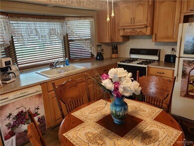 863 Clark St, Donna, TX 78537 - photo 5