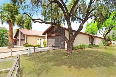3160 E Clarendon Side yard