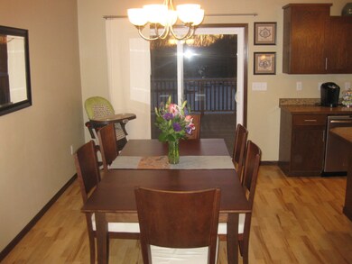 Dining Room/Slider to deck<|><|>