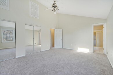 43 Concord Cir Howell NJ 07731-large-046